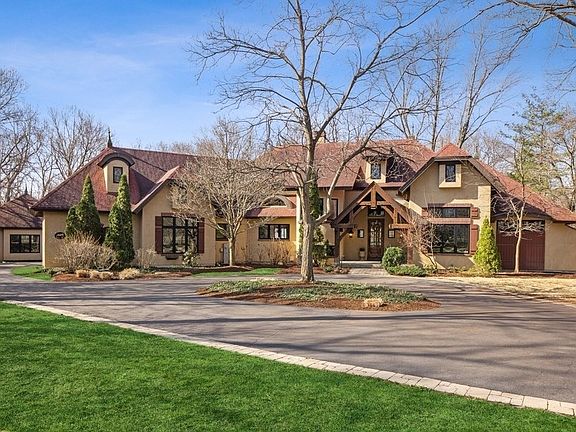 Wow! Just such wow factor right as you enter the drive...very impressive.