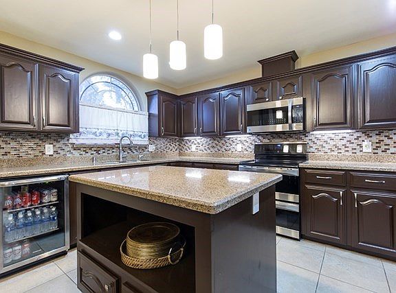 4th image of 1206 E Colony Dr