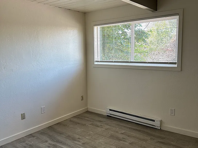 2425 SW Leonard St #3 — Photo 6