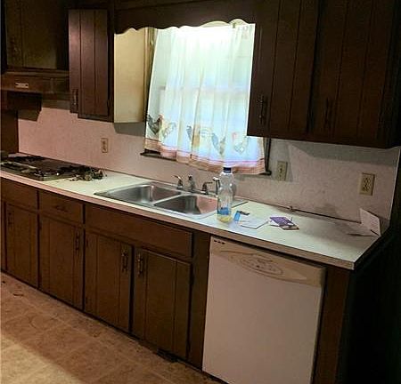 3rd image of 860 Lee Dr NW