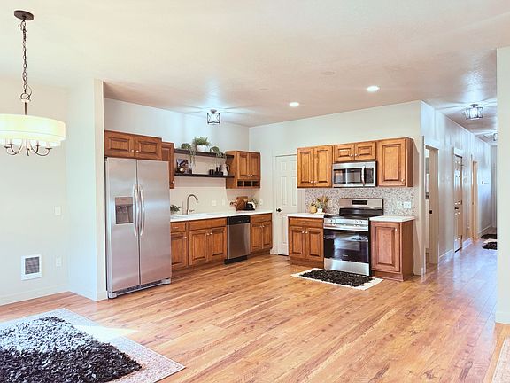 2nd image of 412 W 4th St