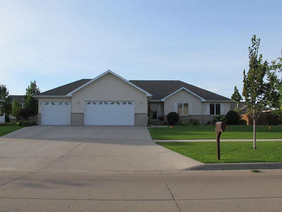 1st image of 26 Desiree Dr