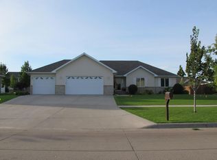 26 Desiree Dr, Grand Forks, ND 58201