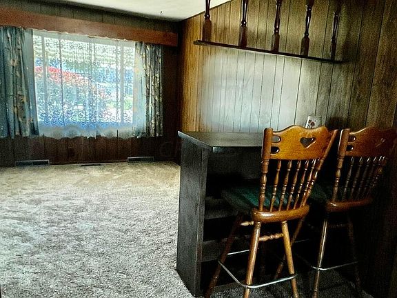 5th image of 632 Mill St