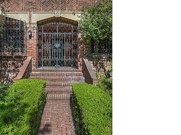 4th image of 1942 N Normandie Ave