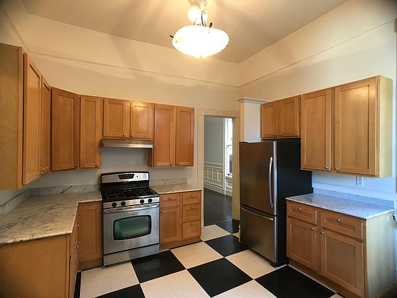 4th image of 880A Haight St