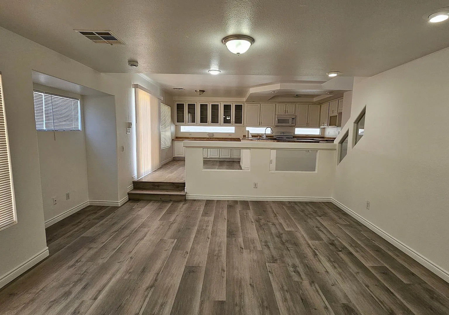 4 Bedrooms near Silverado Ranch! — Photo 4