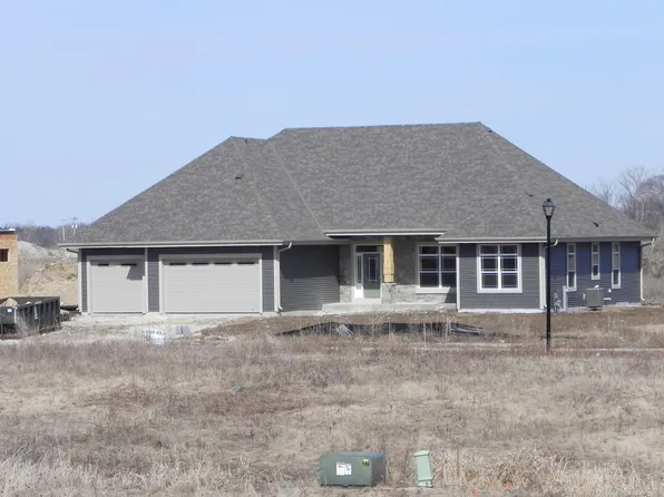 148 Mullberry Ln, Grafton, WI 53024