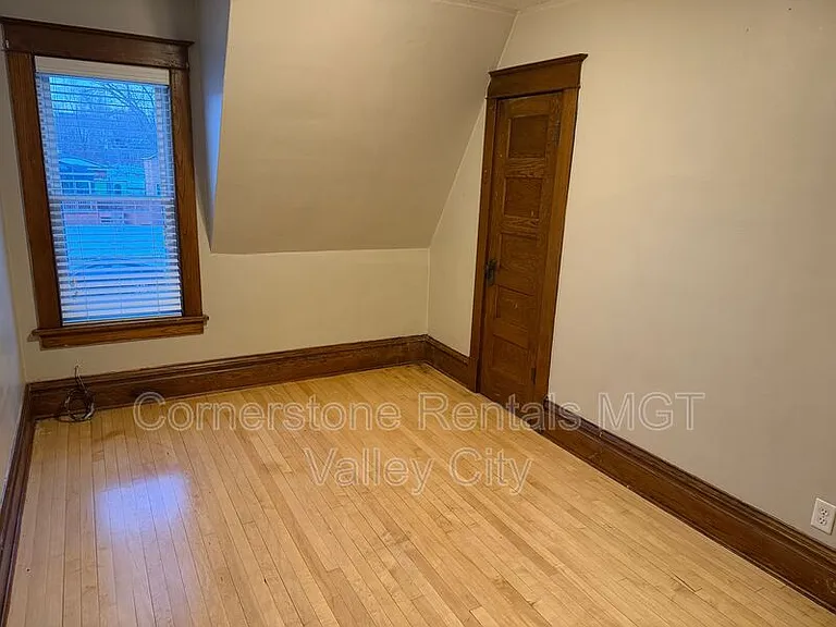 139 6th St NW — Photo 11