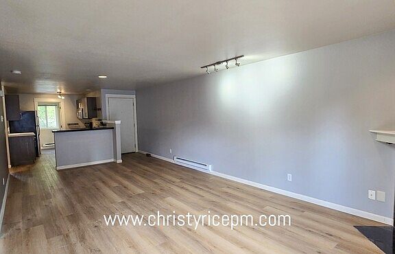 3rd image of 718 Kirkland Cir APT B302