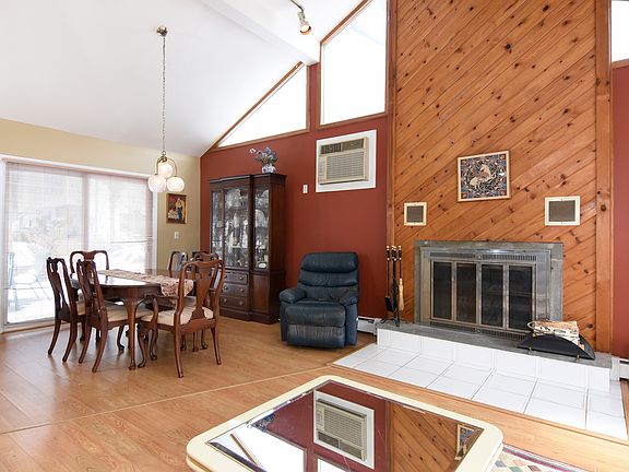 4th image of 110 Wood Ave