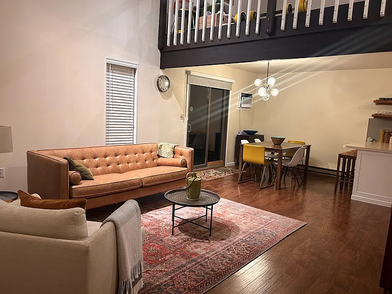 218 Sunlight Dr — Photo 3
