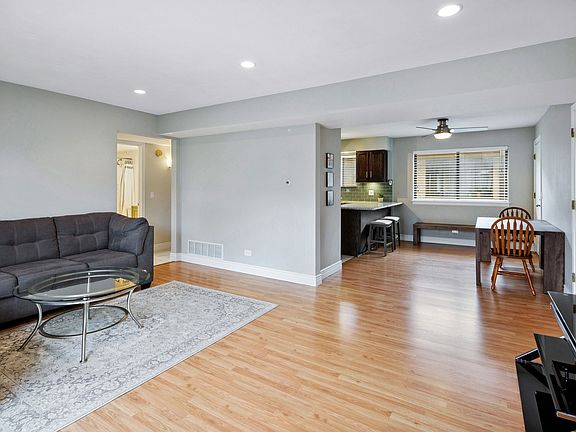 3rd image of 8510 W Catherine Ave Unit 3S