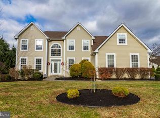 1 Woodsview Dr, Garnet Valley, PA 19060