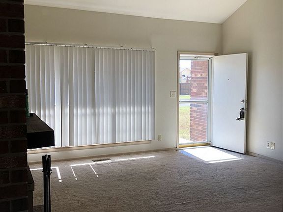 4th image of 4122 Bunker Hill St