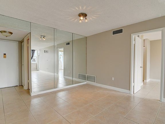 4th image of 1300 NE Miami Gardens Dr APT 703E