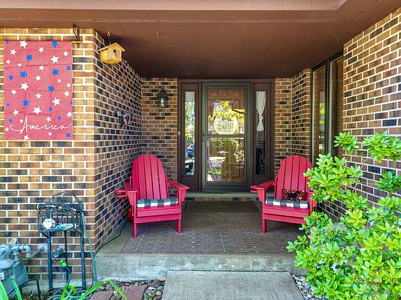 2nd image of 845 Brian Ct