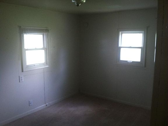 5th image of 3004 N Pauline Ave