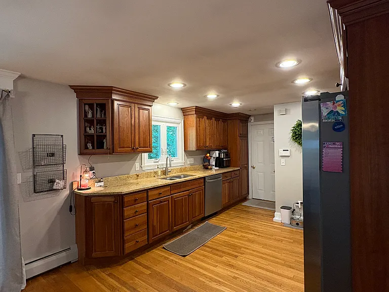 76 Lafayette Dr — Photo 4