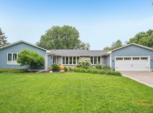 9532 Yosemite Rd, Bloomington, MN 55437