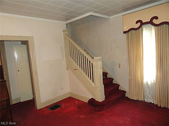 3rd image of 915 2nd Ave