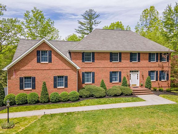 3rd image of 850 S Jefferson Forest Ln