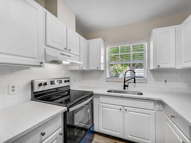 406 S Westland Ave — Photo 2