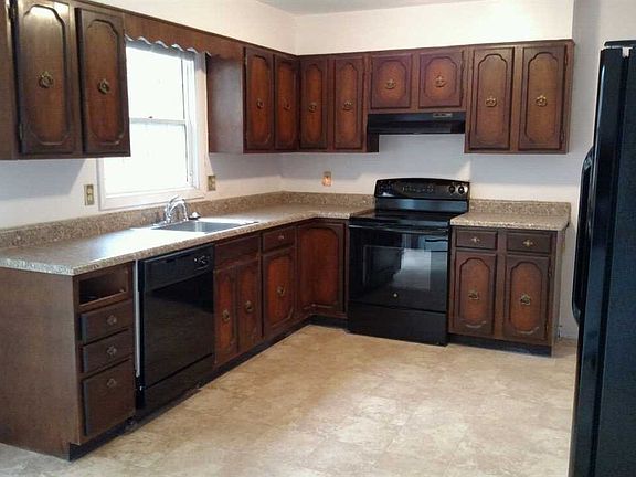 2nd image of 19 Ashley Dr