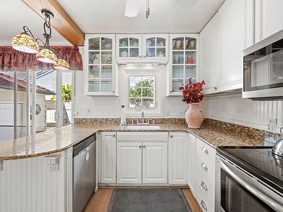 2nd image of 108 Burlingame Ave