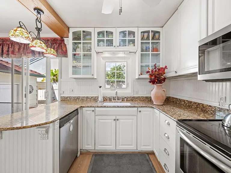 108 Burlingame Ave — Photo 2