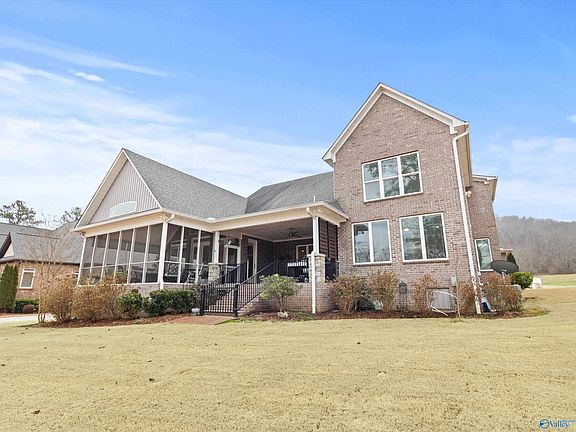 5th image of 108 Lake Creek Dr