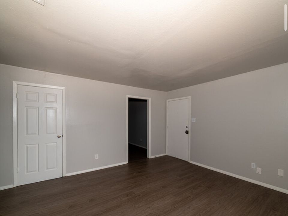 1st image of 2002 Parkway Dr