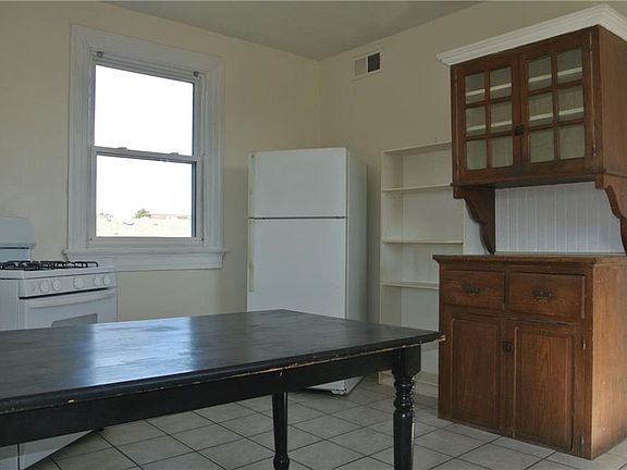 3rd image of 921 Westover Ave APT 3