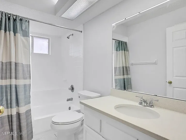 353 Maplewood Dr — Photo 25