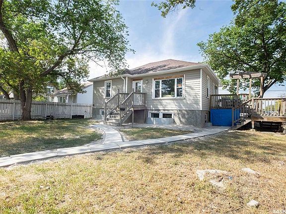 2nd image of 1000 Wascana St