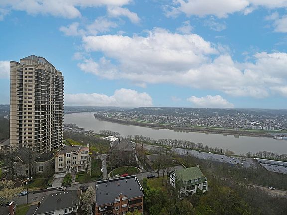 3rd image of 2200 Victory Pkwy APT 2001