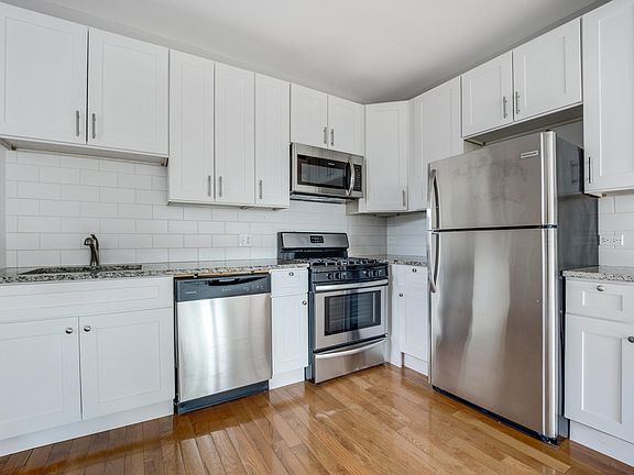 3rd image of 3924 W Altgeld St #2