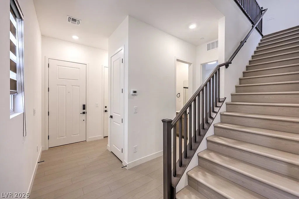 5 bed, 3.0 bath, 2454 sqft, $3,295 — Photo 3