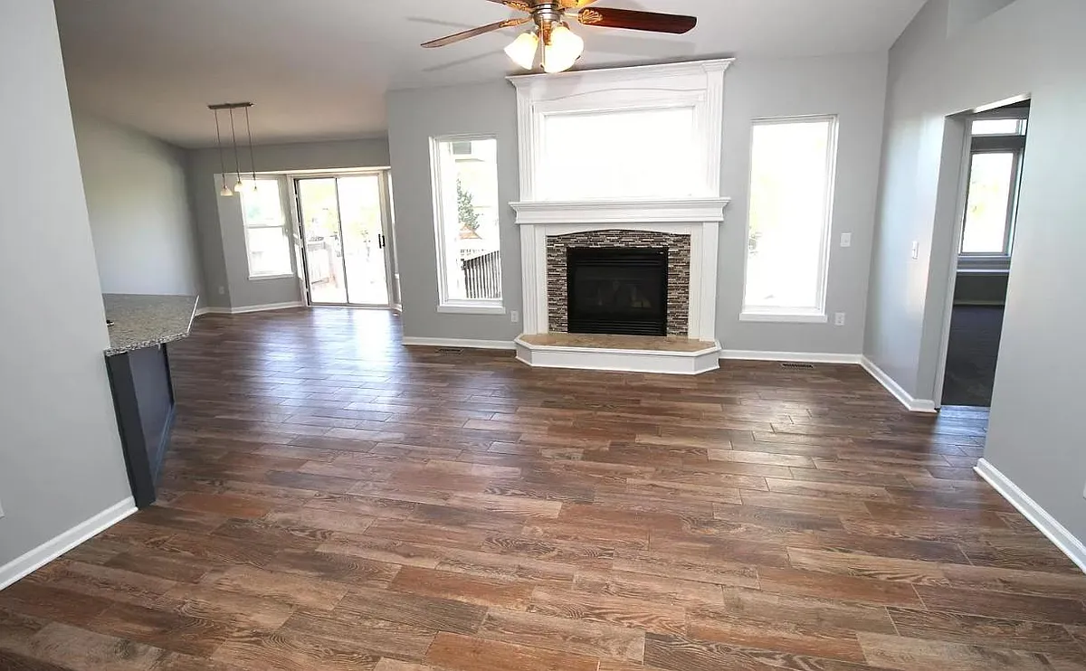 Property Photo - 1119 E Rushwood Dr