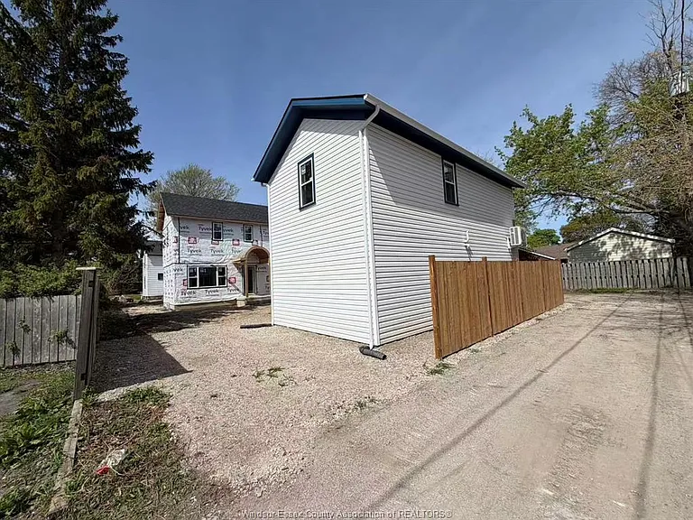 160 Askin Ave #3 — Photo 15