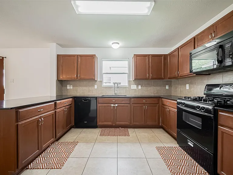 18334 Fair Grange Ln — Photo 19