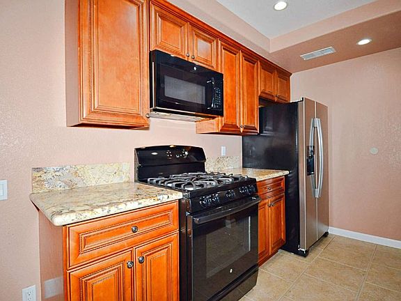 5th image of 12 Lakeview Cir
