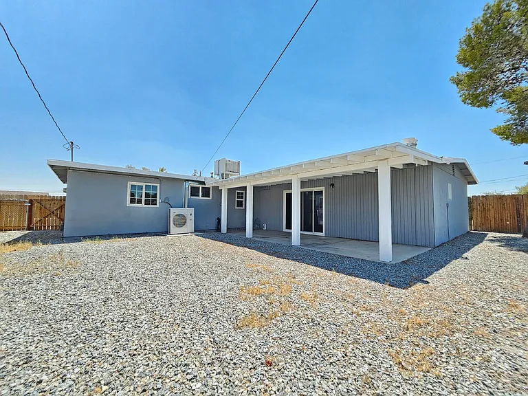 225 N Helena St — Photo 17
