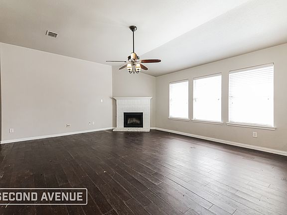 3rd image of 2121 Juniper Dr