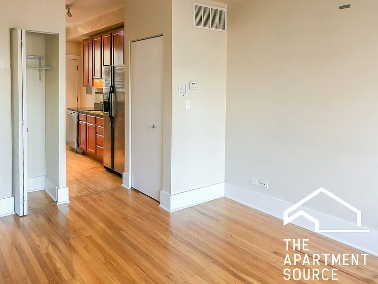 3453 N Wolcott Ave #3 — Photo 2