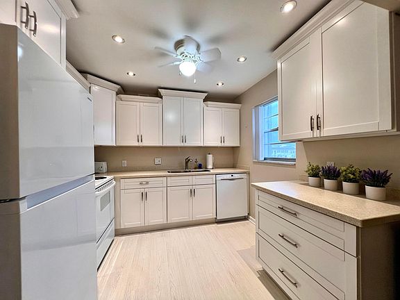 4th image of 165 Somerset H