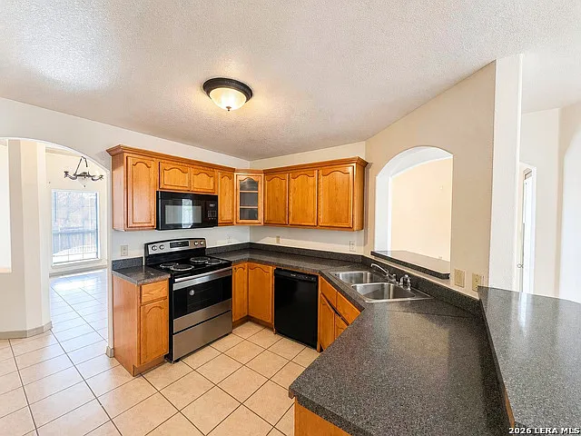 2140 Romel St — Photo 5