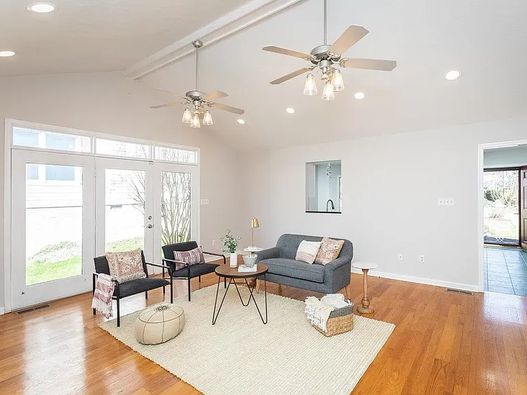 348 Diana Ct — Photo 19