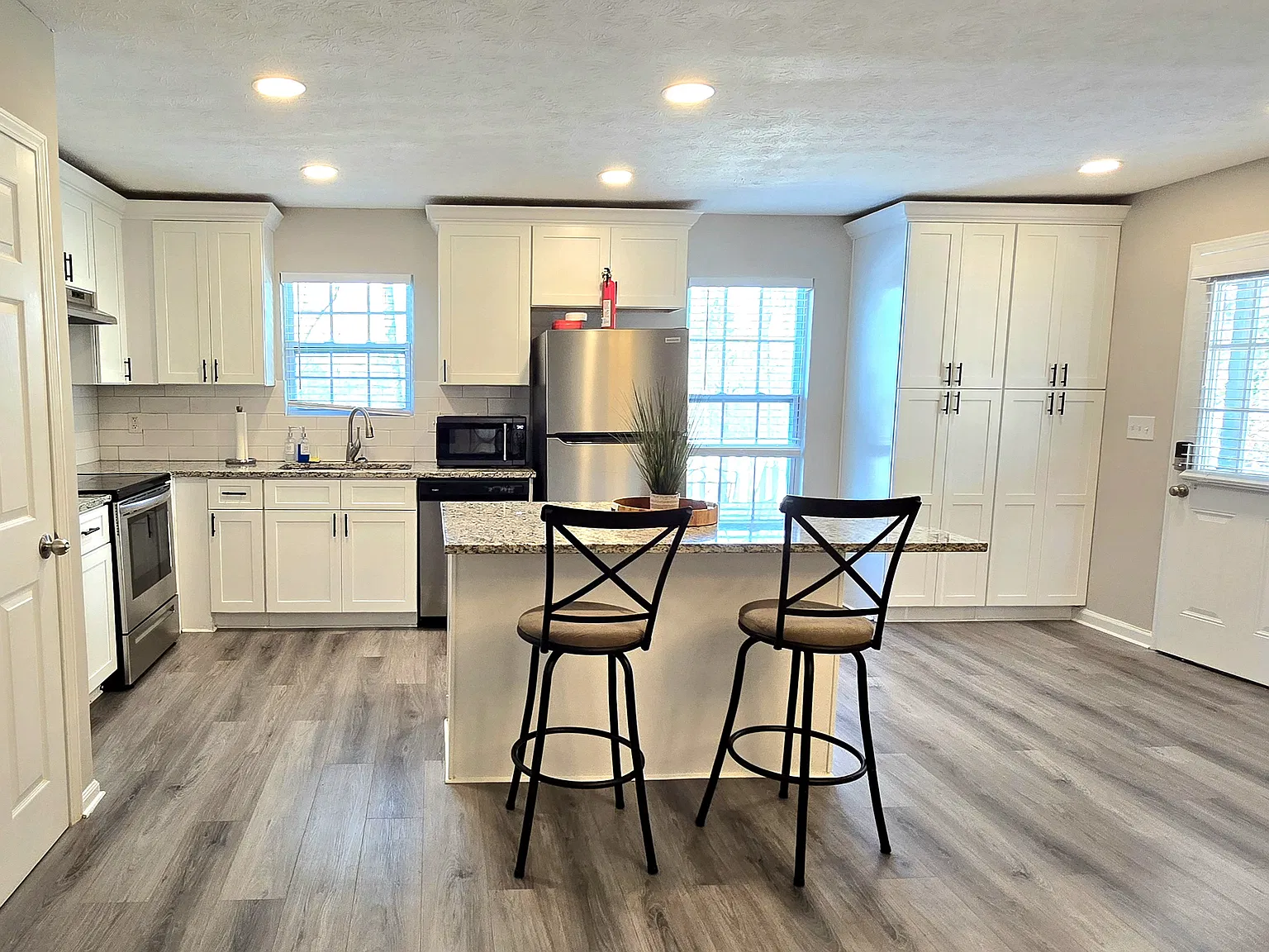 4 bed, 1926 sqft, $2,400 — Photo 3