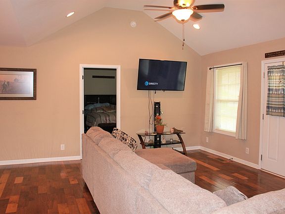 3rd image of 2117 Patricia Dr